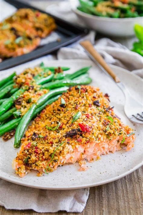 How many calories are in herbed salmon with sun-dried tomato sauce - calories, carbs, nutrition