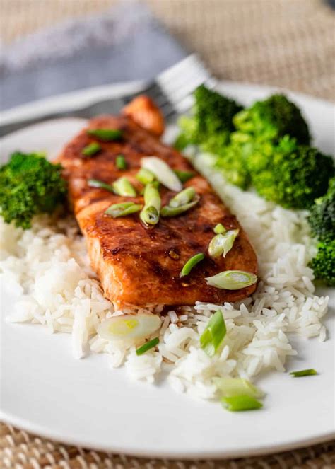 How many calories are in hoisin sesame baked salmon with peanuts, fried rice, green beans (600hs) - calories, carbs, nutrition