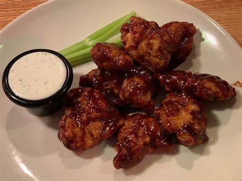 How many calories are in honey bbq wings - calories, carbs, nutrition