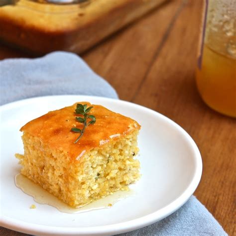 How many calories are in honey thyme cornbread - calories, carbs, nutrition