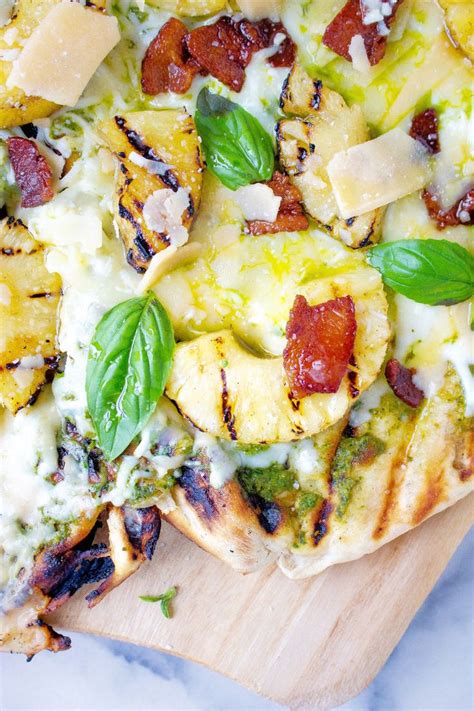 How many calories are in honolulu grilled pineapple bacon pizza - calories, carbs, nutrition