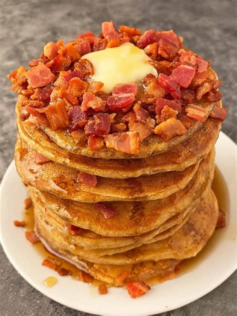 How many calories are in hot cake club, with bacon, syrup - calories, carbs, nutrition