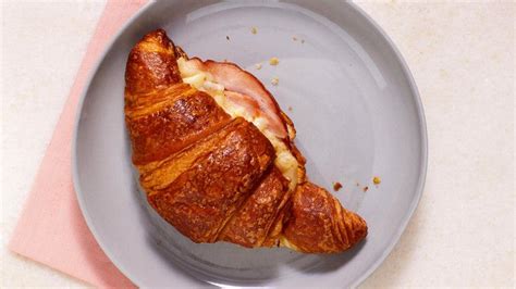 How many calories are in hot ham croissant - calories, carbs, nutrition