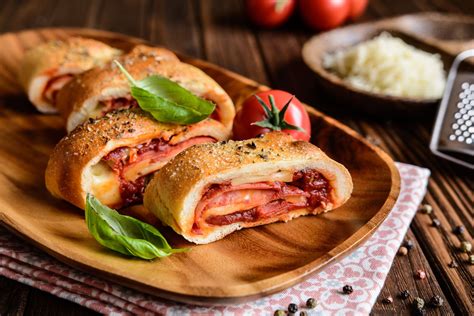 How many calories are in hot pepper calzone - calories, carbs, nutrition