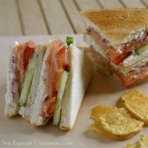 How many calories are in hot smoked salmon club sandwich - calories, carbs, nutrition