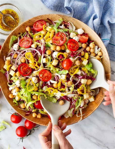 How many calories are in house chopped salad - calories, carbs, nutrition