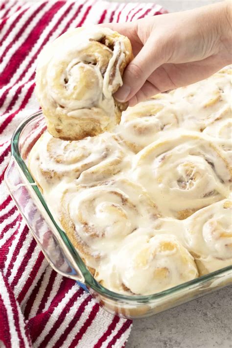 How many calories are in house made cinnamon rolls - calories, carbs, nutrition