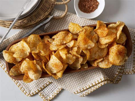 How many calories are in housemade bbq potato chips - calories, carbs, nutrition