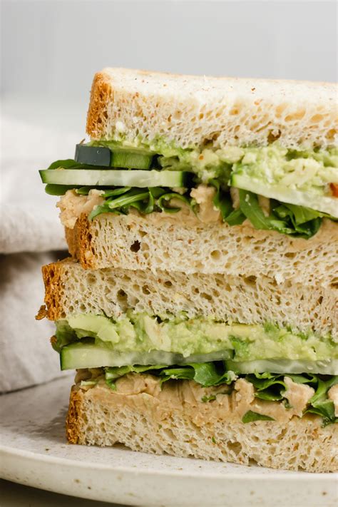 How many calories are in hummus, cucumber, tomato sandwich - calories, carbs, nutrition