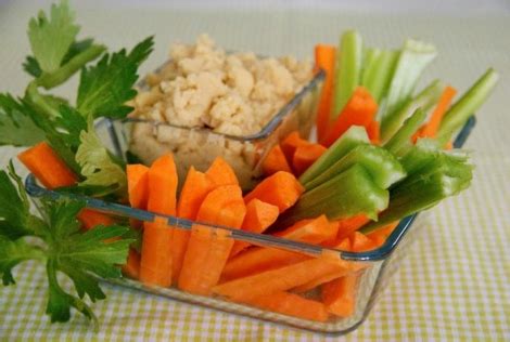 How many calories are in hummus with carrot and celery sticks - calories, carbs, nutrition