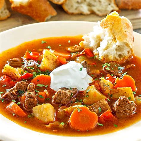 How many calories are in hungarian goulash (68476.0) - calories, carbs, nutrition