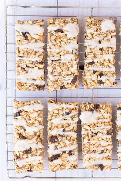 How many calories are in iced oatmeal raisin - calories, carbs, nutrition