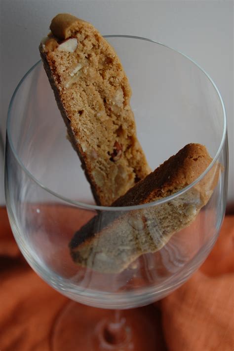 How many calories are in iced tripled ginger biscotti - calories, carbs, nutrition