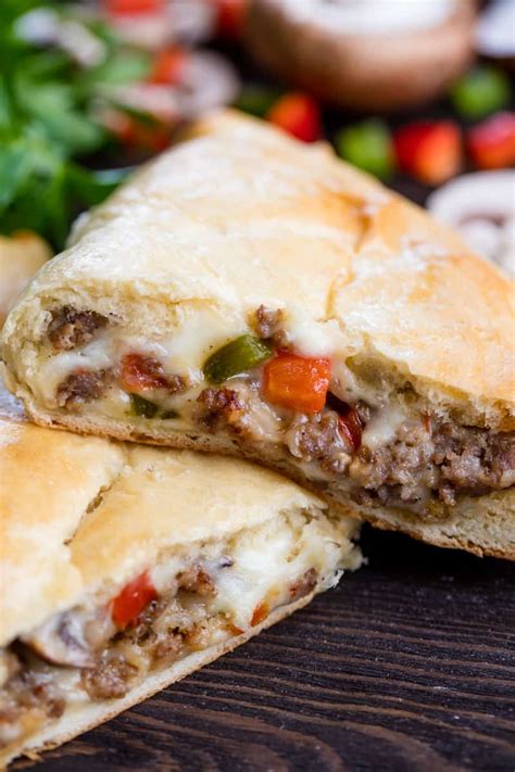 How many calories are in italian calzone - calories, carbs, nutrition