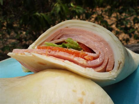 How many calories are in italian deli wrap - calories, carbs, nutrition