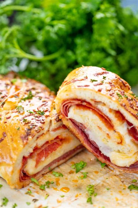 How many calories are in italian meats stromboli - calories, carbs, nutrition