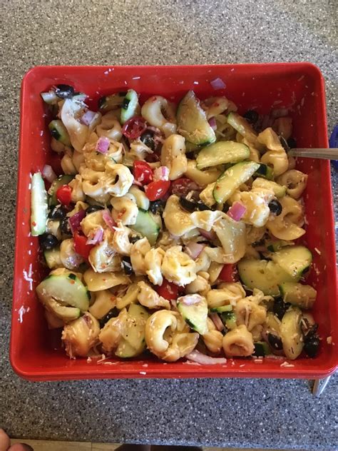 How many calories are in italian tortellini salad - calories, carbs, nutrition