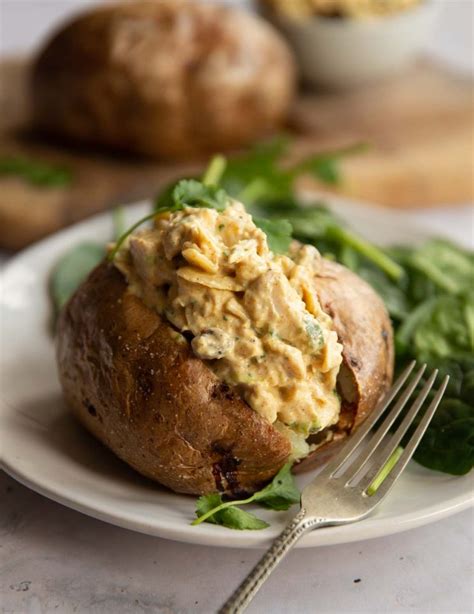 How many calories are in jacket potato with coronation chicken - calories, carbs, nutrition