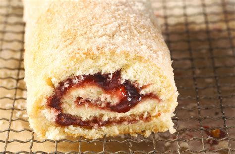 How many calories are in jam roly poly with custard - calories, carbs, nutrition