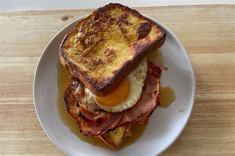 How many calories are in jazzmans sand brkf french toast bacon egg & cheese - calories, carbs, nutrition