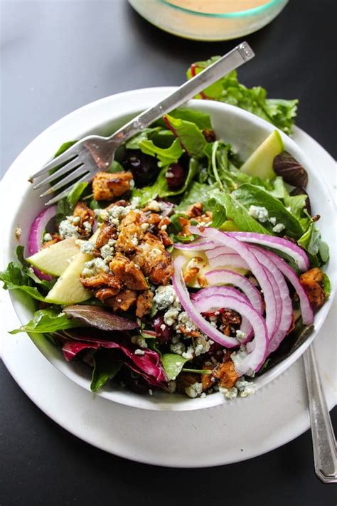 How many calories are in kale, grilled chicken, blue cheese salad - calories, carbs, nutrition