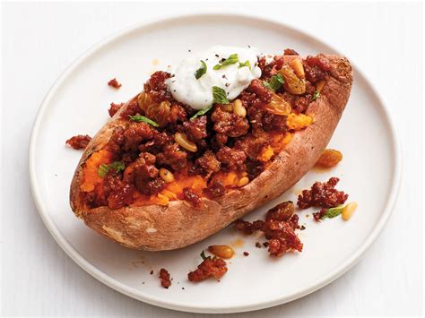 How many calories are in kale and chorizo stuffed baked sweet potato - calories, carbs, nutrition