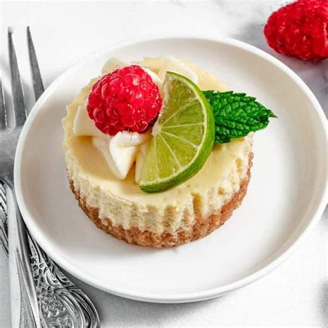 How many calories are in key lime cheesecake round - calories, carbs, nutrition