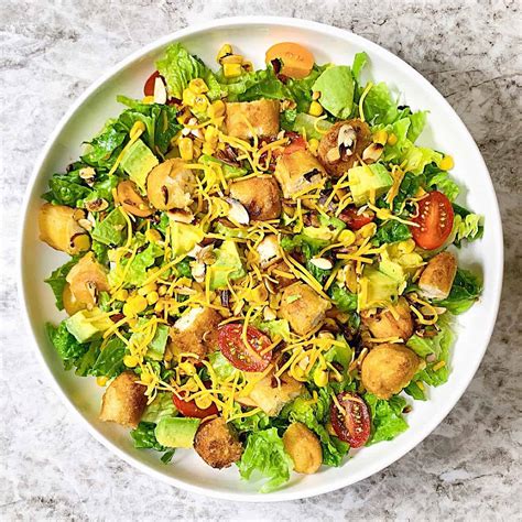 How many calories are in kickin' crispy chicken salad - calories, carbs, nutrition