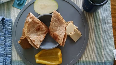 How many calories are in kids cheddar cheese quesadilla on a whole wheat tortilla - calories, carbs, nutrition