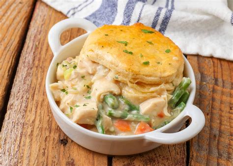 How many calories are in kids chicken pot pie sauce over biscuits - calories, carbs, nutrition