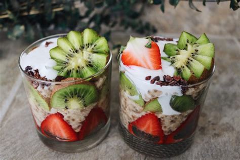 How many calories are in kiwi strawberry oatmeal parfait - calories, carbs, nutrition