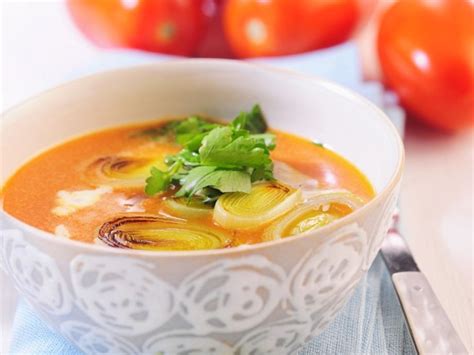 How many calories are in leek and tomato soup - calories, carbs, nutrition