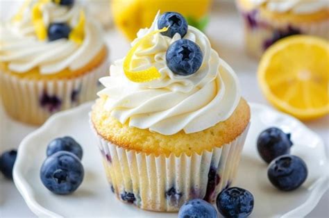 How many calories are in lemon blueberry cupcake - calories, carbs, nutrition