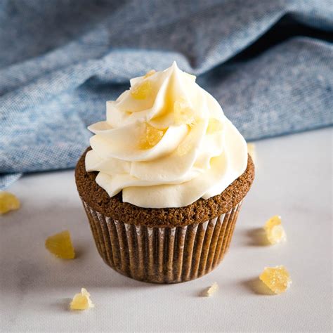 How many calories are in lemon cream cheese gingerbread cupcake - calories, carbs, nutrition