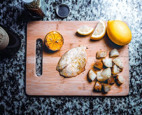 How many calories are in lemon dill pollock with onion & peppers - calories, carbs, nutrition