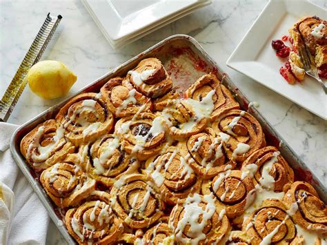 How many calories are in lemon zest cinnamon roll, with frosting - calories, carbs, nutrition