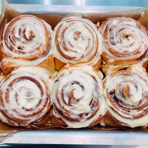 How many calories are in lime zest cinnamon roll, icing - calories, carbs, nutrition