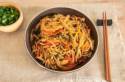 How many calories are in lo mein salad - calories, carbs, nutrition