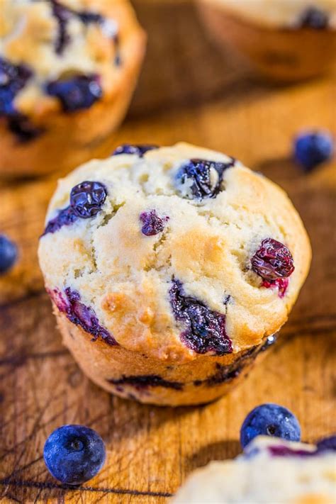 How many calories are in low fat blueberry muffins - calories, carbs, nutrition