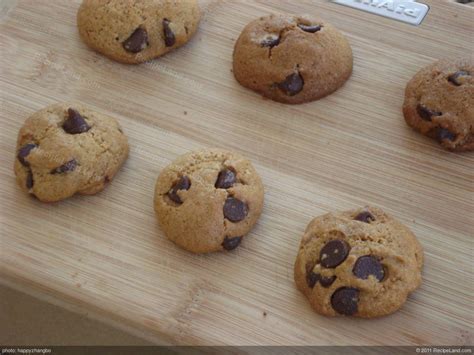 How many calories are in low fat chocolate candy cookie - calories, carbs, nutrition