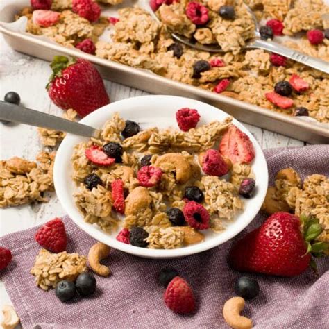 How many calories are in low fat mixed berry granola - calories, carbs, nutrition
