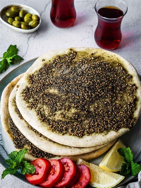 How many calories are in manakish zaatar pizza - calories, carbs, nutrition