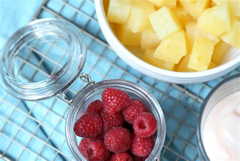 How many calories are in mango pineapple raspberry parfait - calories, carbs, nutrition