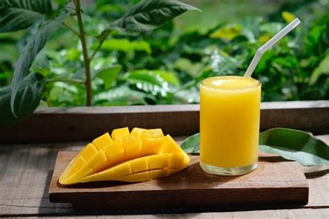 How many calories are in mango smoothie - calories, carbs, nutrition