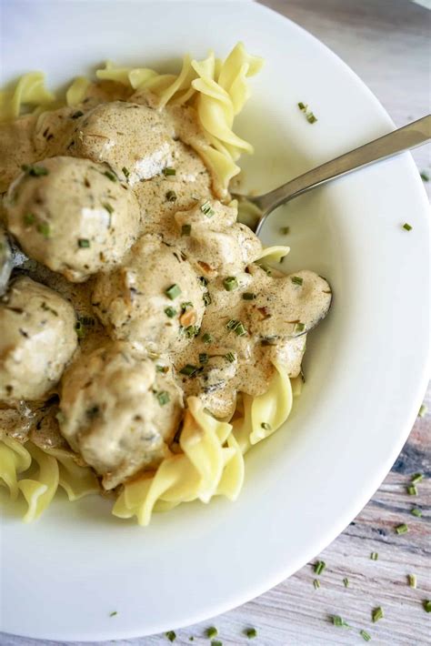 How many calories are in meatball stroganoff over egg noodles - calories, carbs, nutrition