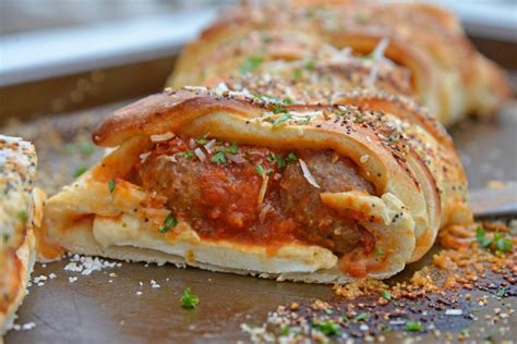 How many calories are in meatball stromboli - calories, carbs, nutrition