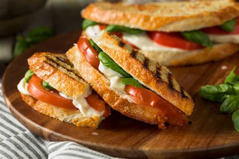 How many calories are in media noche panini sandwich - calories, carbs, nutrition