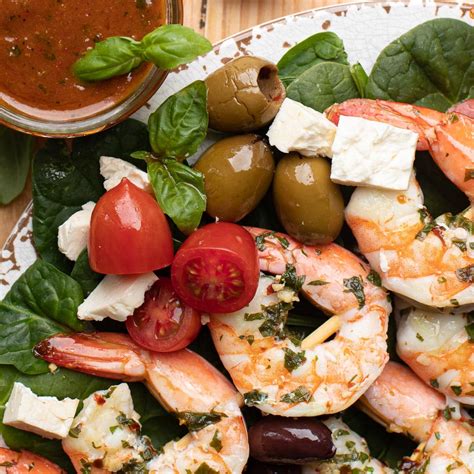 How many calories are in mediterranean shrimp salad with pita - calories, carbs, nutrition