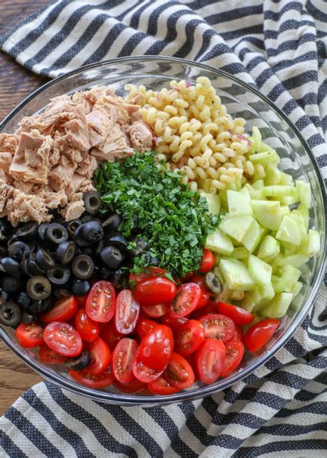 How many calories are in mediterranean tuna pasta salad - calories, carbs, nutrition