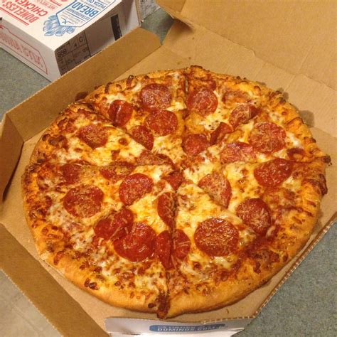 How many calories are in medium - hand tossed- cheese pizza - calories, carbs, nutrition